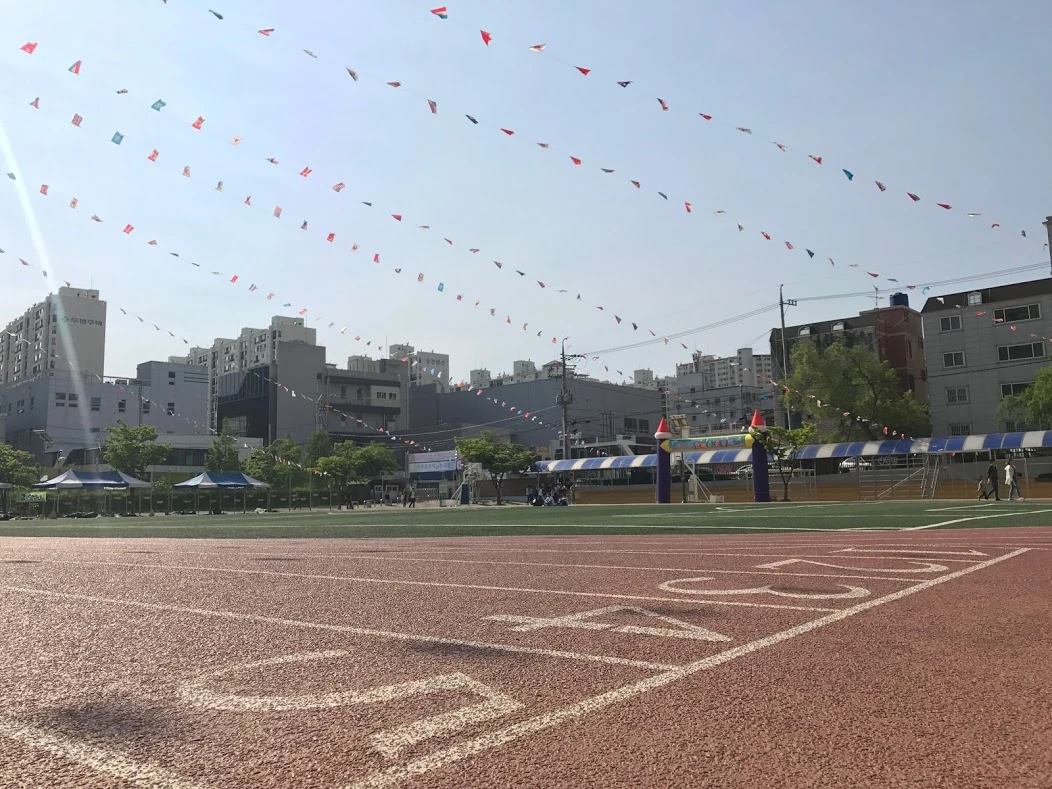 운동장학교.JPG