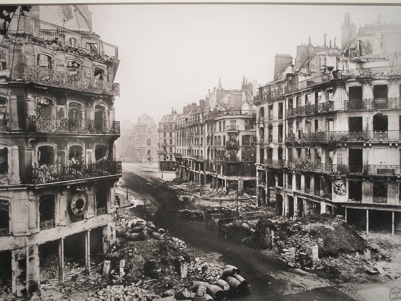 Paris_Commune_rue_de_Rivoli.jpeg