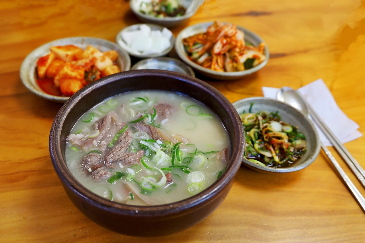 단풍 구경을 마치고 먹는 따끈한 곤지암 소머리국밥 한 그릇이 최고다.JPG