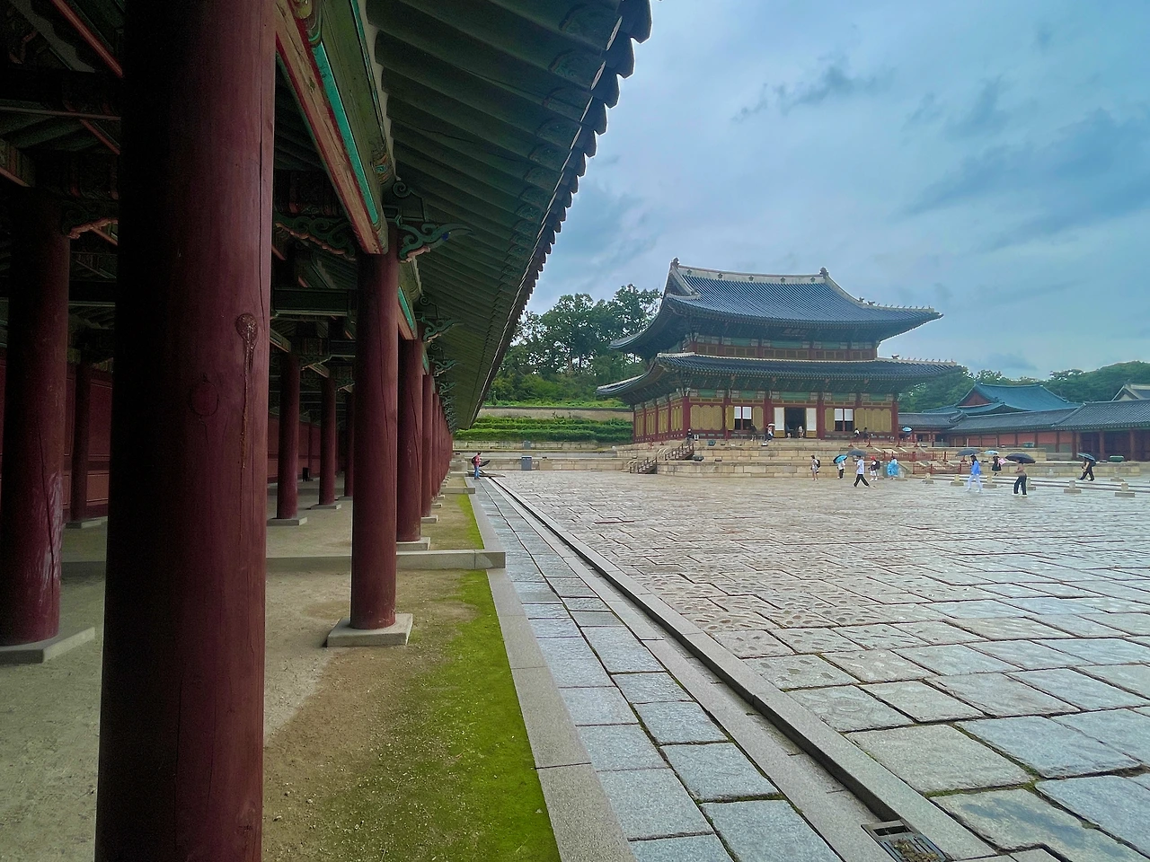 창덕궁 인정전_비오는 풍경 - 2.jpeg