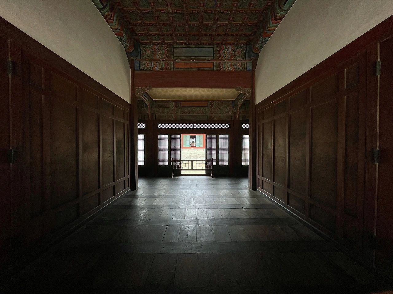 220323 창덕궁 희정당 앞에서 뒤03.jpeg