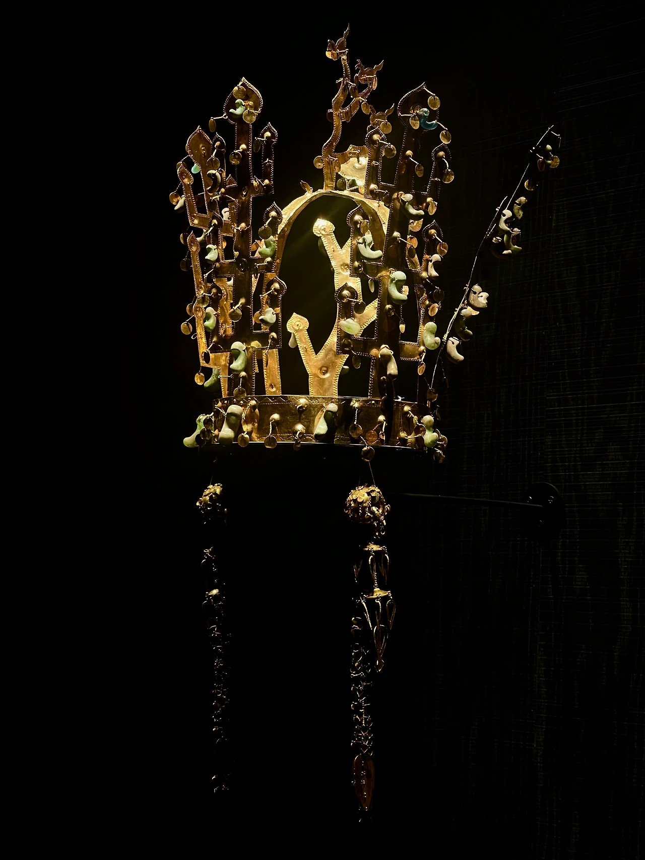 09 국립경주박물관 특별전 <신라 금관, 권력과 위신>_서봉총 금관.jpeg