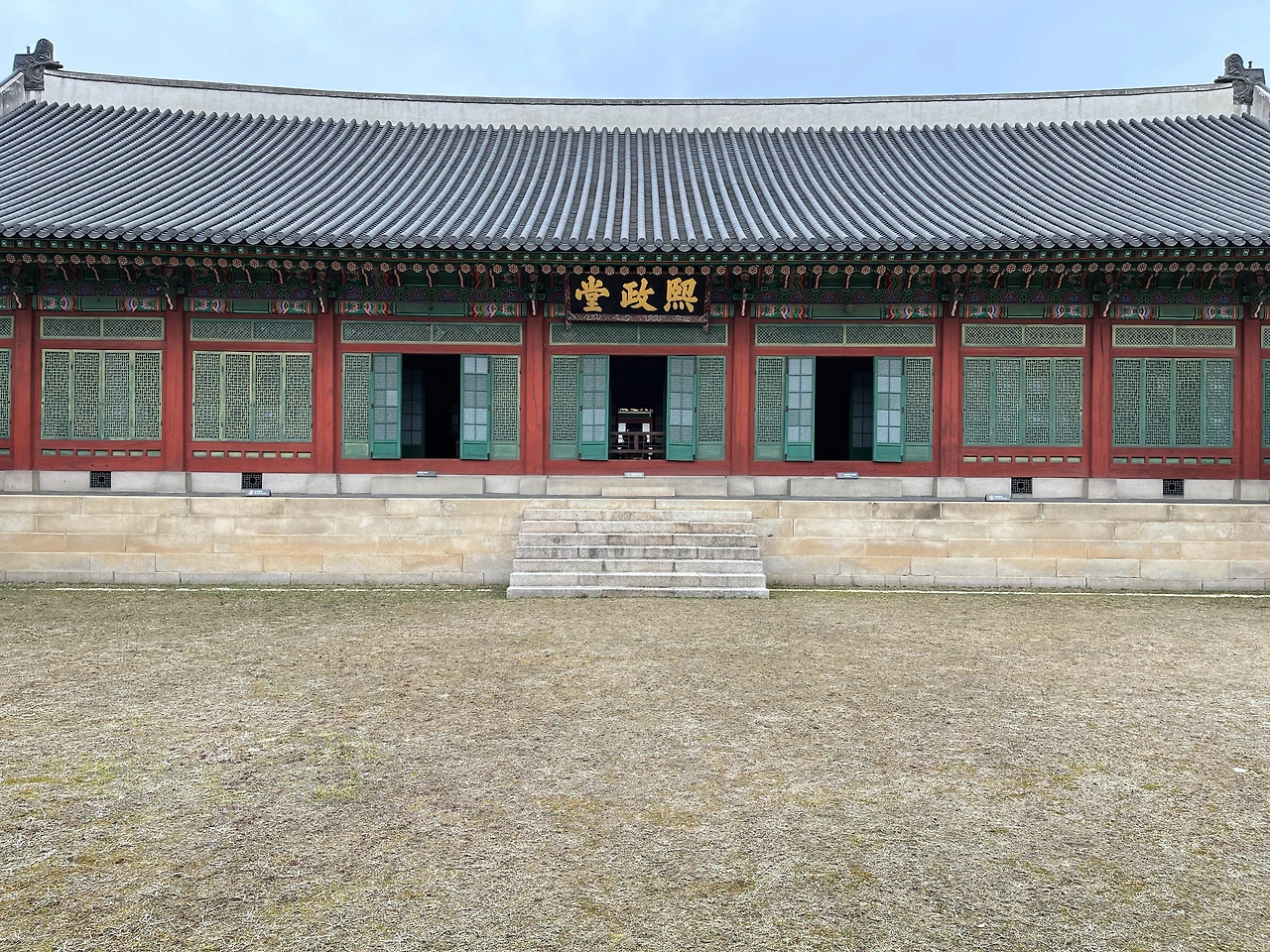 220323 창덕궁 희정당 앞에서 뒤07.jpeg