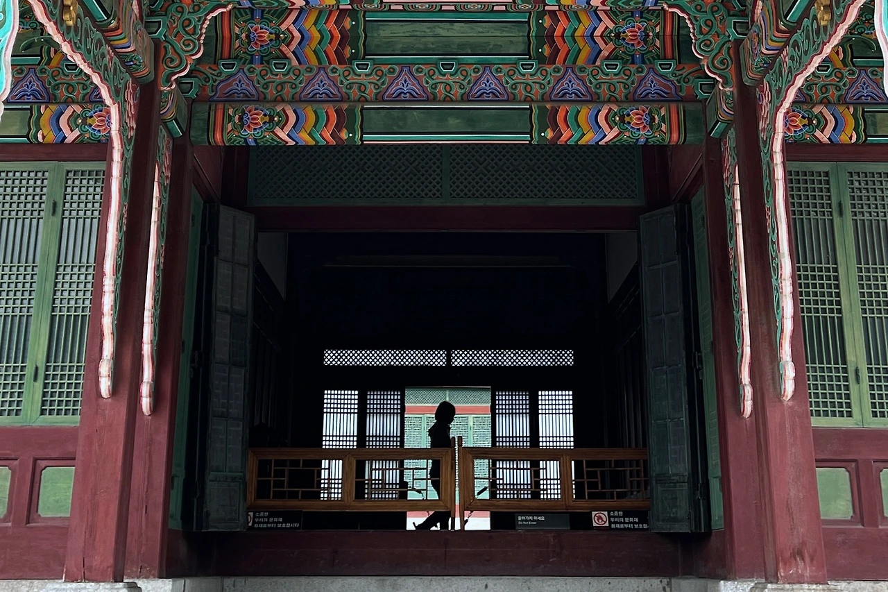 220323 창덕궁 희정당 앞에서 뒤02.jpeg