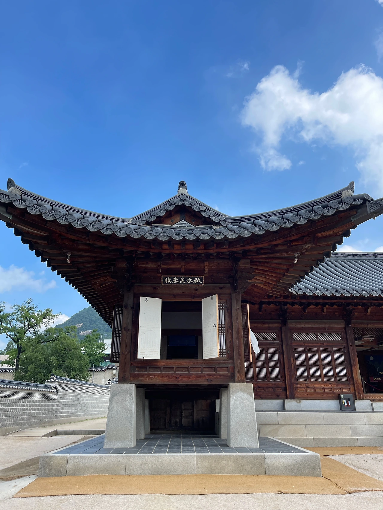 230817 건청궁 개방 행사_추수부용루 - 2.jpeg