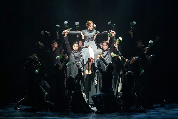 %EB%AE%A4%EC%A7%80%EC%BB%AC_%EC%97%90%EB%B9%84%ED%83%80_%EA%B3%B5%EC%97%B0_%EC%82%AC%EC%A7%84_%EC%97%90%EB%B0%94_%ED%8E%98%EB%A1%A0_%EC%97%AD_%EC%9C%A0%EB%A6%AC%EC%95%84.jpg?type=w773