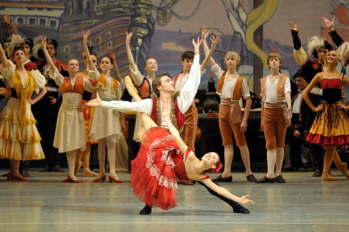 Philipp_Stepin__Elena_Yevseyeva_in_Don_Quixote_by_Valentin_Baranovsky_%E2%93%92_State_Academic_Mariinsky_Theatre_%282%29.jpg?type=w773