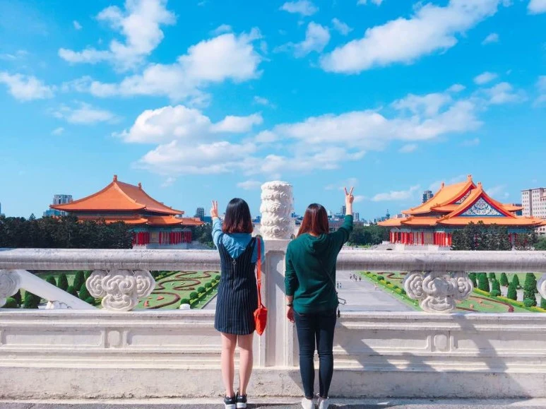 %EB%92%B7%EB%AA%A8%EC%8A%B52.jpg?type=w773