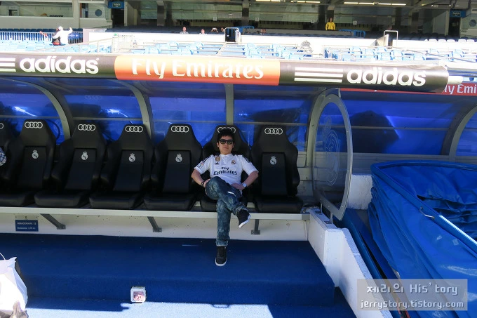 242C4D3555697DDF05FBD5