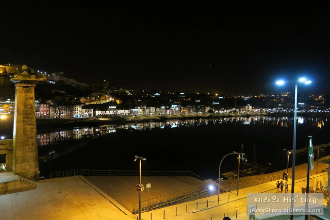 21663A3C5598E71317BB81