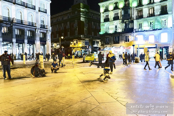 27087F365551AAF101BCB1