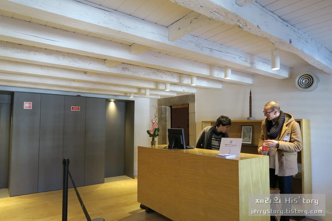 240D674B55AA10981621C9