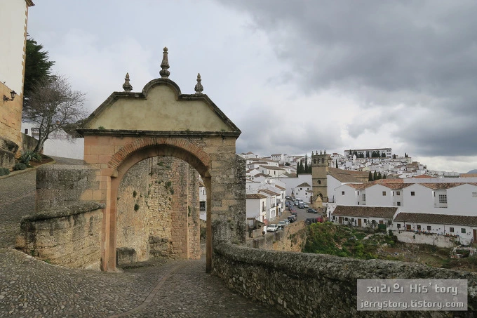 2726A94D57DC10B204F4CF