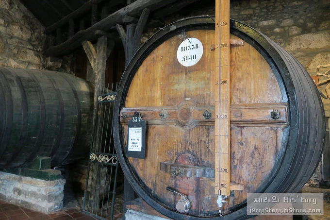 2709A03A5590EE8B1E7BA5