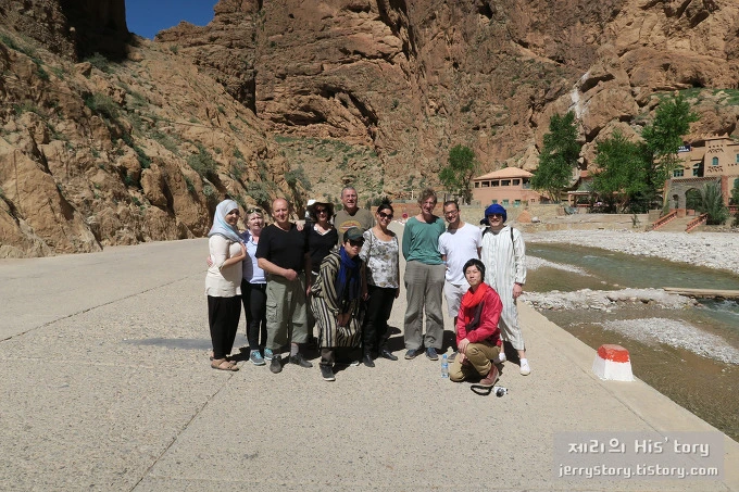 252DCC4756D85EB30A4CFA