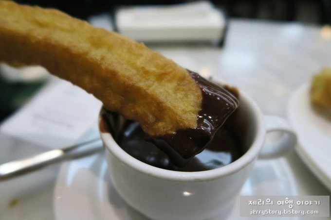 2529D54A5551F90016F25C