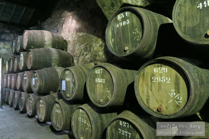 254DF13A5590EE90026A85