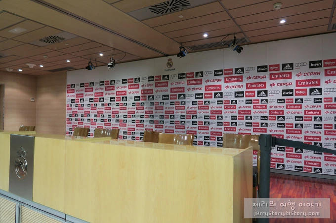 251A3E48555318C00B0494