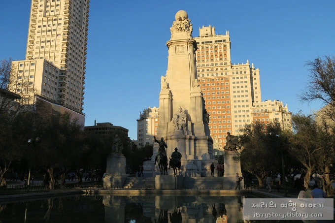 25402E3A5551AAFB36033E