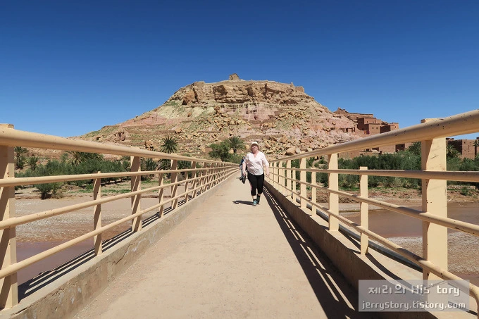 2527F23D56B74DBB1758C0