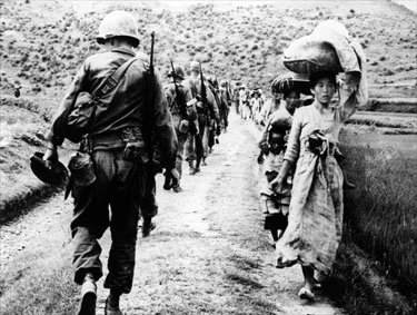 korean_war_soilders_civilians_gtk1092.jpg