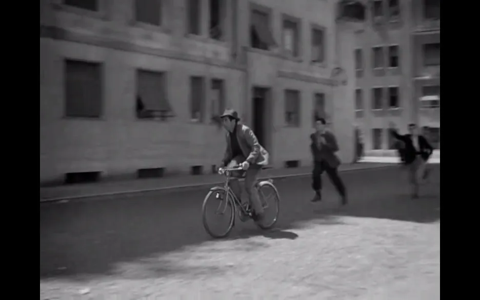 antonio-on-cycle-chased-by-men.jpg?type=w1