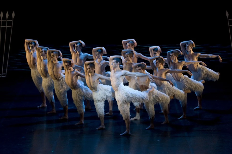 jonathan-ollivier-as-the-swan-in-matthew-bournes-swan-lake-photo-by-bill-cooper-15.jpg?type=w966
