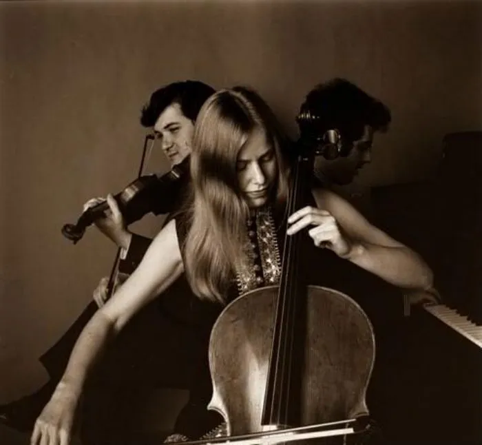 Jaqueline-Du-Pre-14.jpg?type=w966