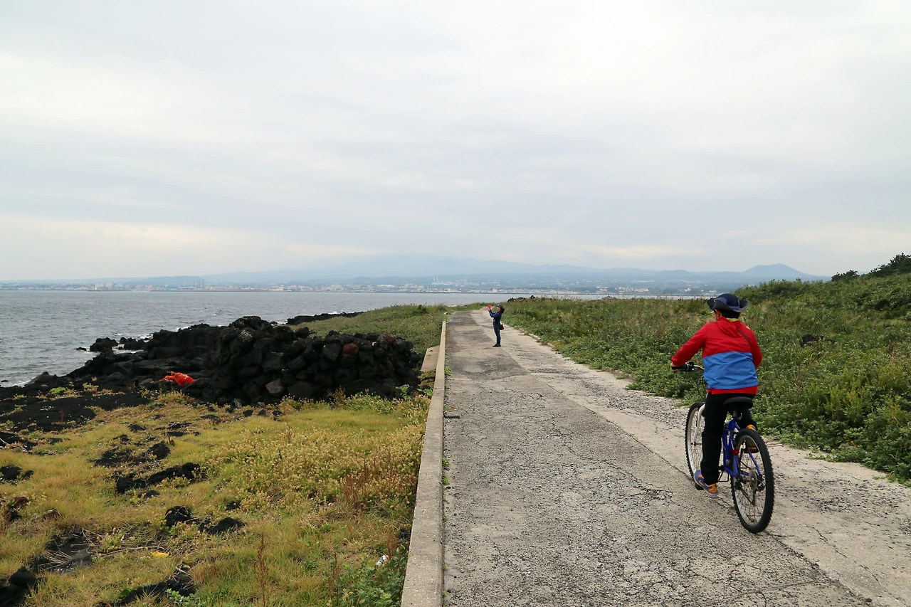 비양도 해안가 산책로.JPG
