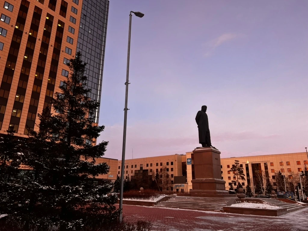 아바이 동상.jpeg