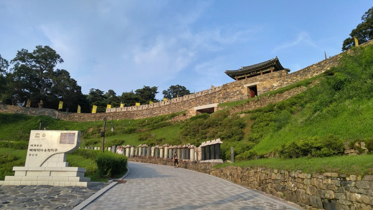 b_16eUd018svcch1fmwlx51ul_bb9w4o.jpg?type=e1920_std