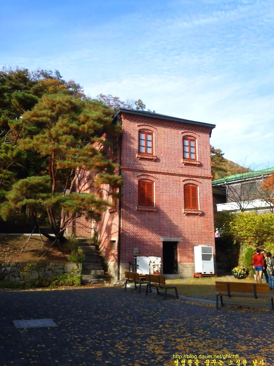 2438FC3B562EE5BA146E6A