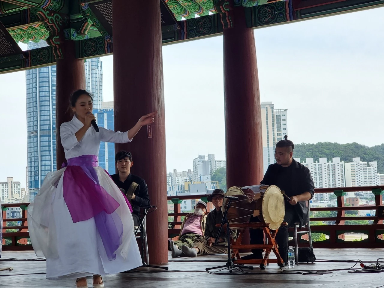 j_919Ud018svc1akerzhm2wg2f_bb9w4o.jpg?type=e1920_std