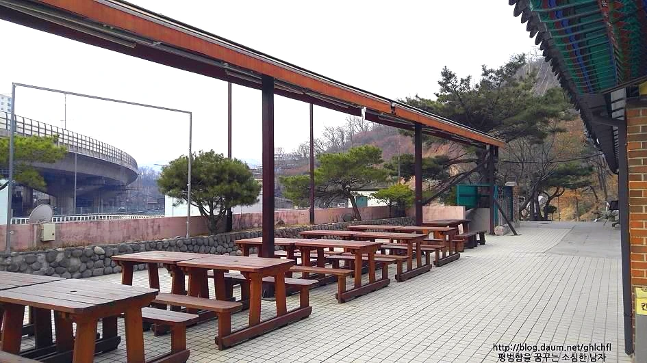 2728C74C58F56EF51142F6