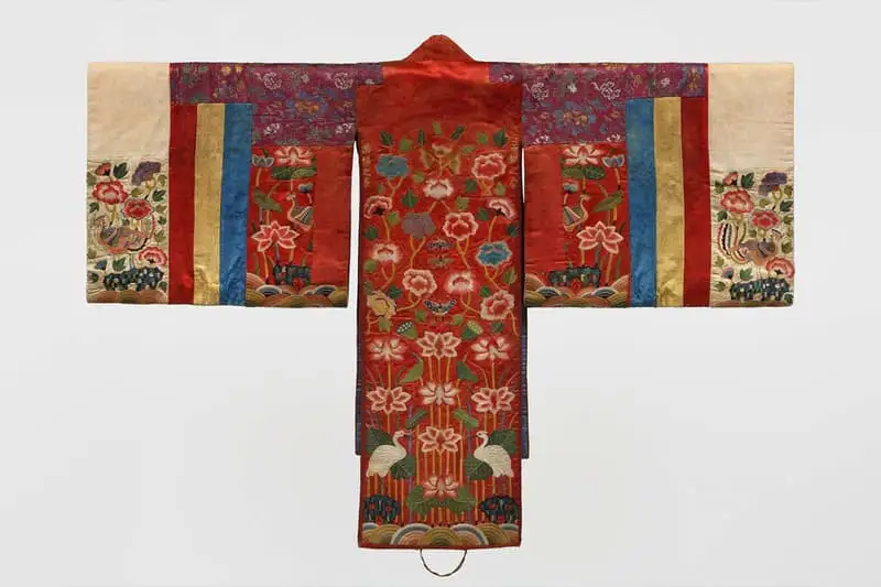 https%3A%2F%2Fkr.hypebeast.com%2Ffiles%2F2023%2F09%2Flacma-bts-dress-exhibit-1.jpg?q=75&w=800&cbr=1&fit=max