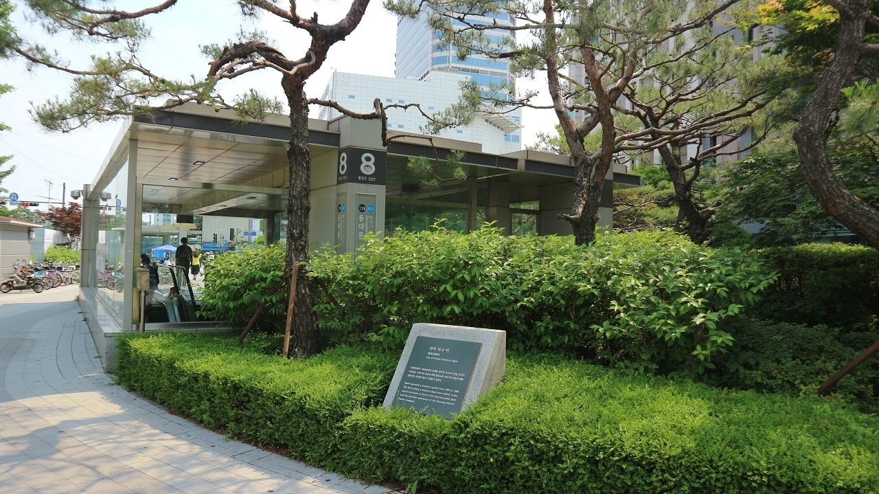 동대문 차고터 비.JPG