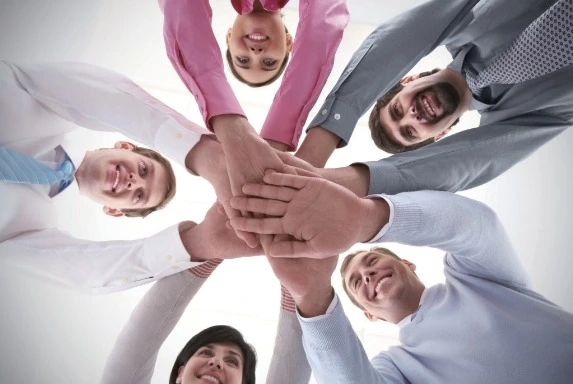 2563B03B5966E64B024F40