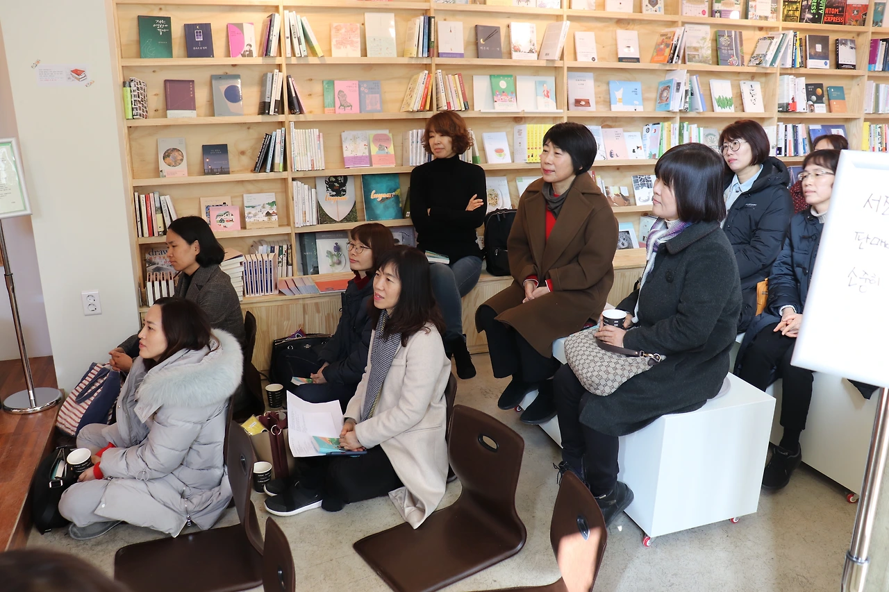 20190209 울산국어교사모임 총회 및 이내 북콘서트 (64).JPG