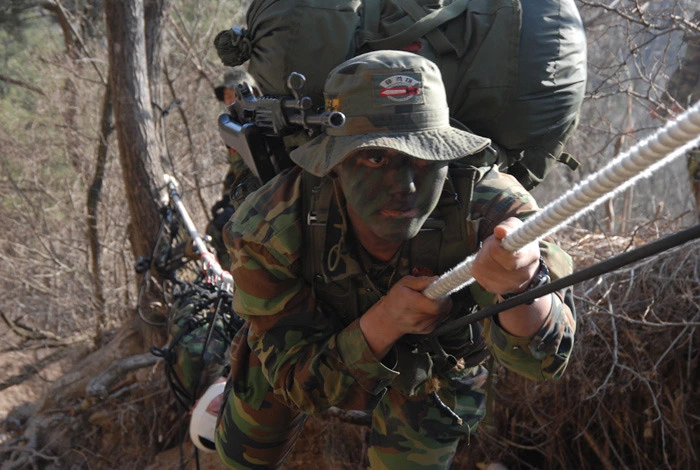 9964BB455AF0F05B04096E