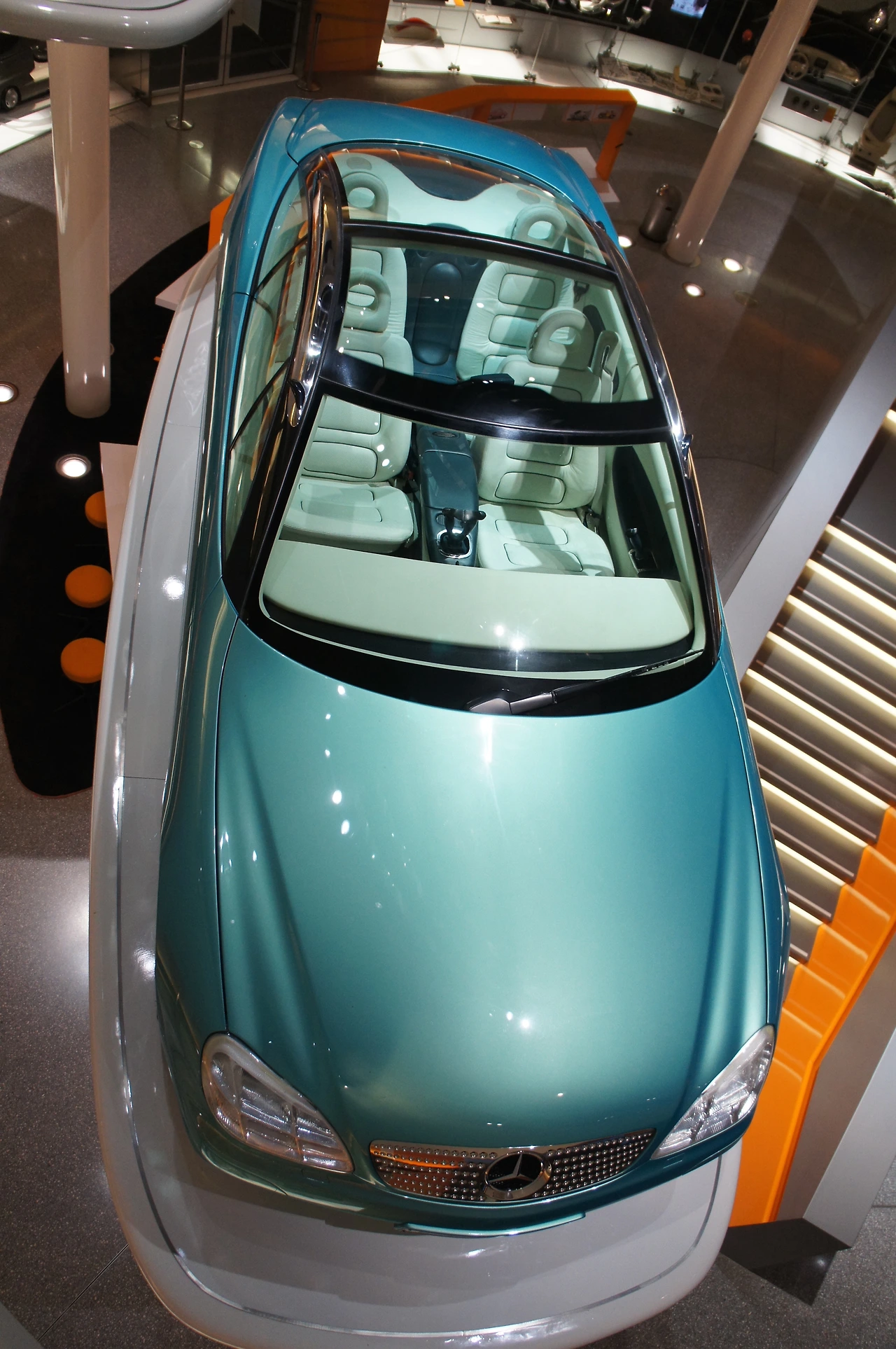 Mercedes-Benz F200 Imagination 1.JPG