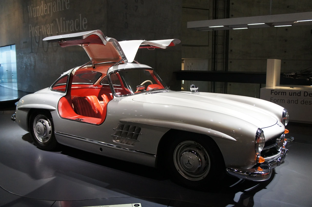 Mercedes-Benz 300 SL Coupe 시대를 초월하는 차.JPG