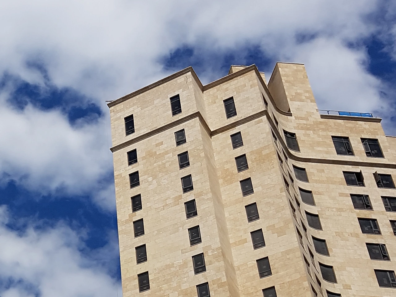 22027B4D57C6A6932BA3E1