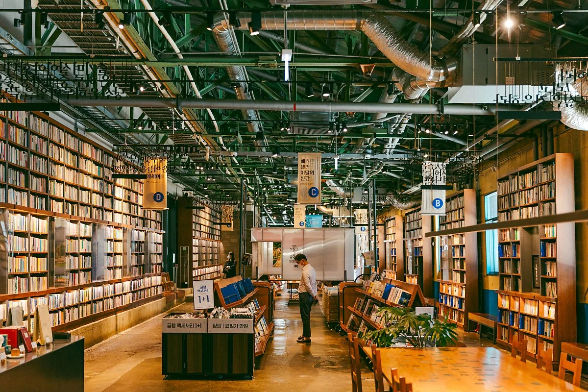 d_YES24_%EC%A4%91%EA%B3%A0%EC%84%9C%EC%A0%90_%EC%88%98%EC%98%81%EC%A0%90.jpg?type=w1200