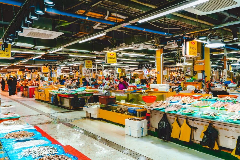 %ED%92%8D%EB%AC%BC%EC%8B%9C%EC%9E%A5_%286%29.jpg?type=w1200