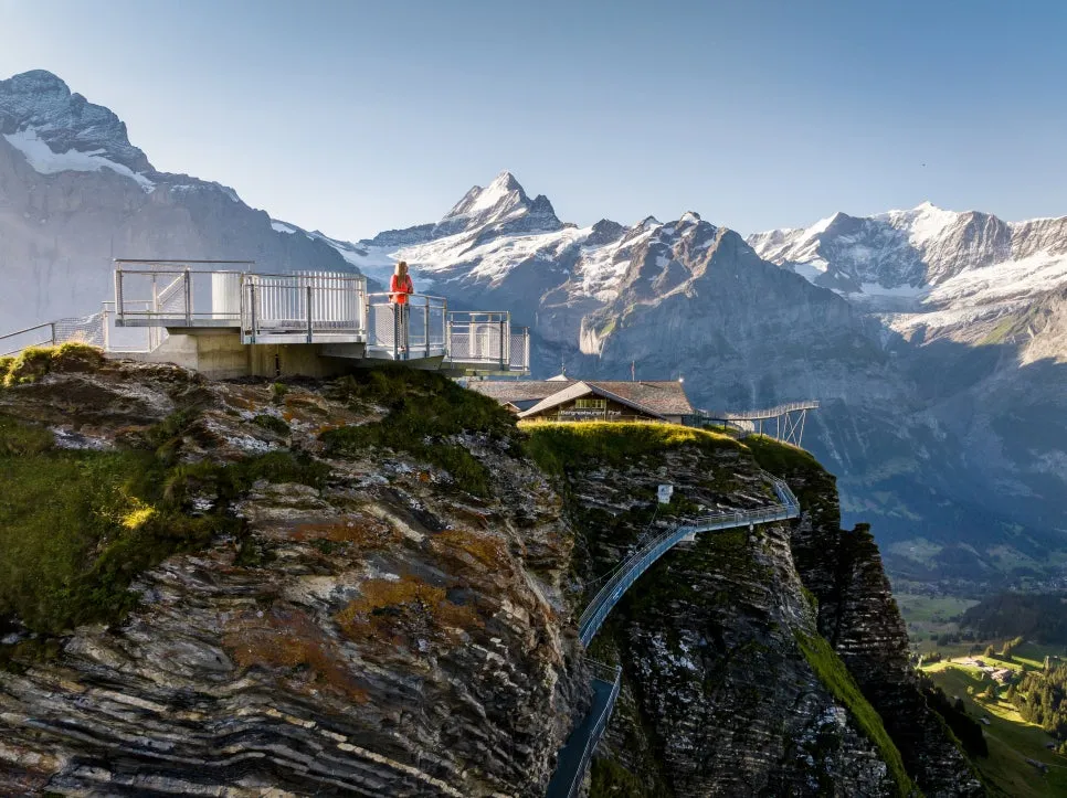 Grindelwald-First-View-Person-Aussicht-Cliff-Walk-Schreckhorn.jpg?type=w966