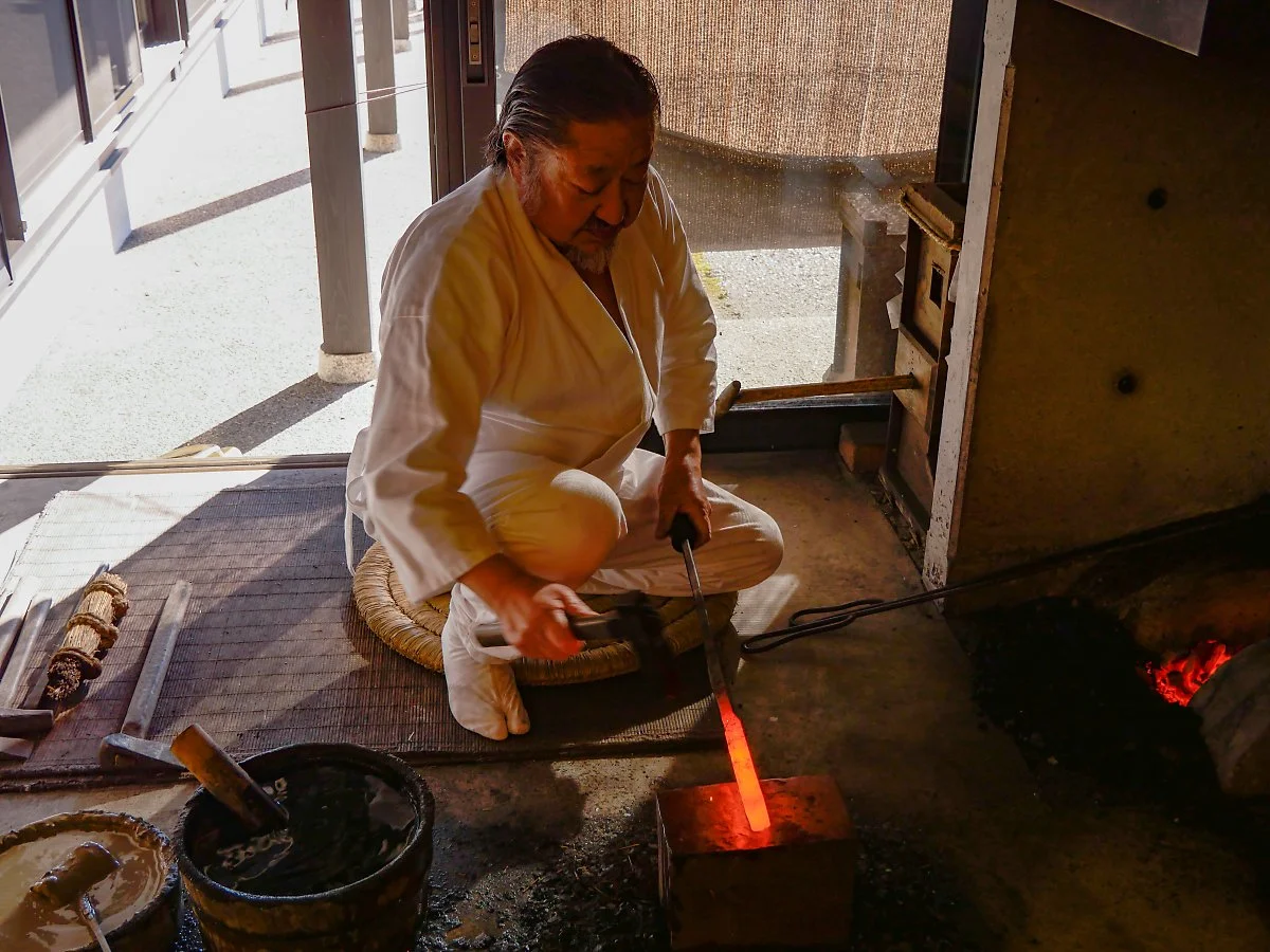 13_%EC%B9%BC_%EB%AE%A4%EC%A7%80%EC%97%84_%281%29.jpg?type=w1200