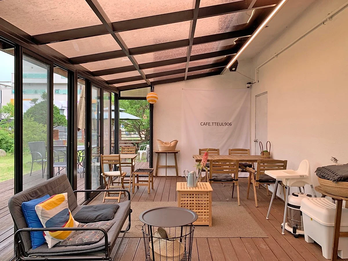 7-1._%EC%B9%B4%ED%8E%98_%EB%9C%B0_906-2.jpg?type=w1200