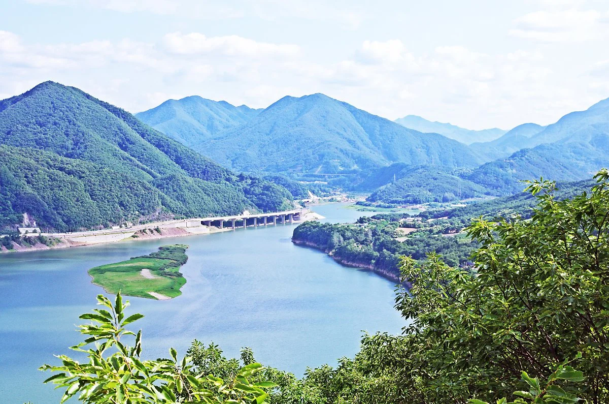 %EB%A7%8C%EC%B2%9C%ED%95%98%EC%8A%A4%EC%B9%B4%EC%9D%B4%EC%9B%8C%ED%81%AC%EC%A0%84%EB%A7%9D%EB%8C%80%EC%97%90%EC%84%9C_%EB%B3%B8_%ED%92%8D%EA%B2%BD._%EB%82%A8%ED%95%9C%EA%B0%95%EC%97%90_%EB%96%A0_%EC%9E%88%EB%8A%94_%EC%84%AC%EC%9D%B4_%EC%8B%9C%EB%A3%A8.JPG?type=w1200