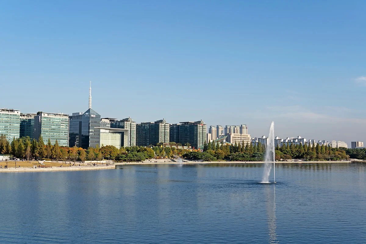 %EC%82%AC%EC%A7%842_%EA%B1%B0%EB%8C%80%ED%95%9C_%EA%B7%9C%EB%AA%A8%EC%9D%98_%EC%9D%BC%EC%82%B0%ED%98%B8.jpg?type=w1200