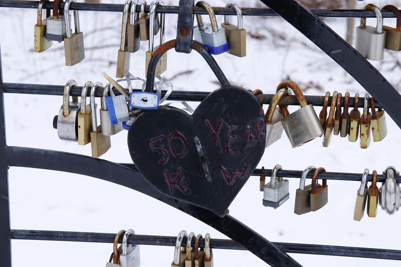 21.Kissing Stane-3.JPG